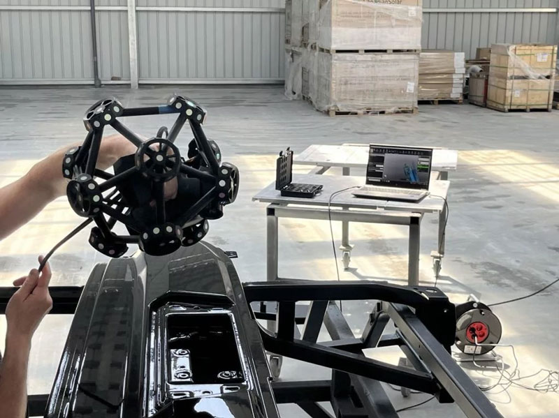 A team member creating inspection reports with MetraSCAN 3D and VXinspect