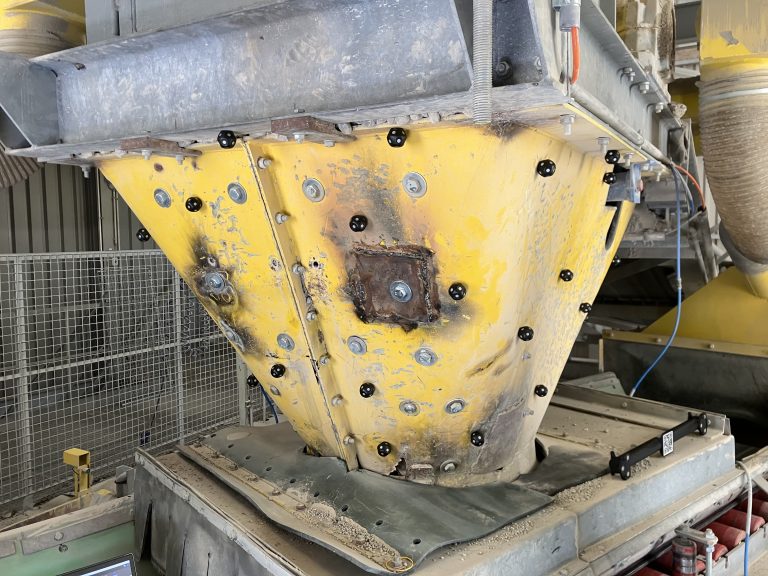 Übergabetrichter am Ende seiner Lebensdauer