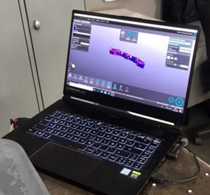 Laptop displaying the mesh model of the scanned part in VXelements.