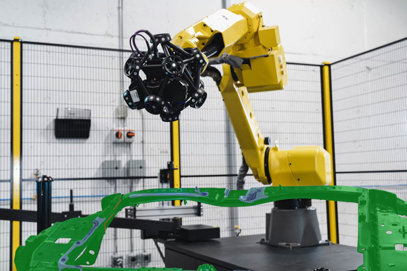 MetraSCAN-R BLACK HD inspecting a car frame with a juxtaposed color map on the part