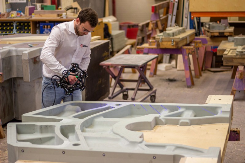 Operator capturing complete and accurate 3D scan data of casting surfaces with the MetraSCAN 3D