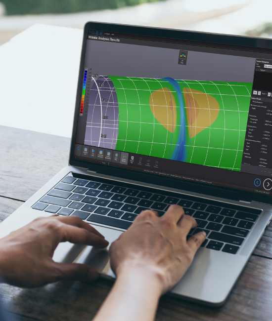 person analysing a pipeline wrinkle on their laptop with software VXintegrity 