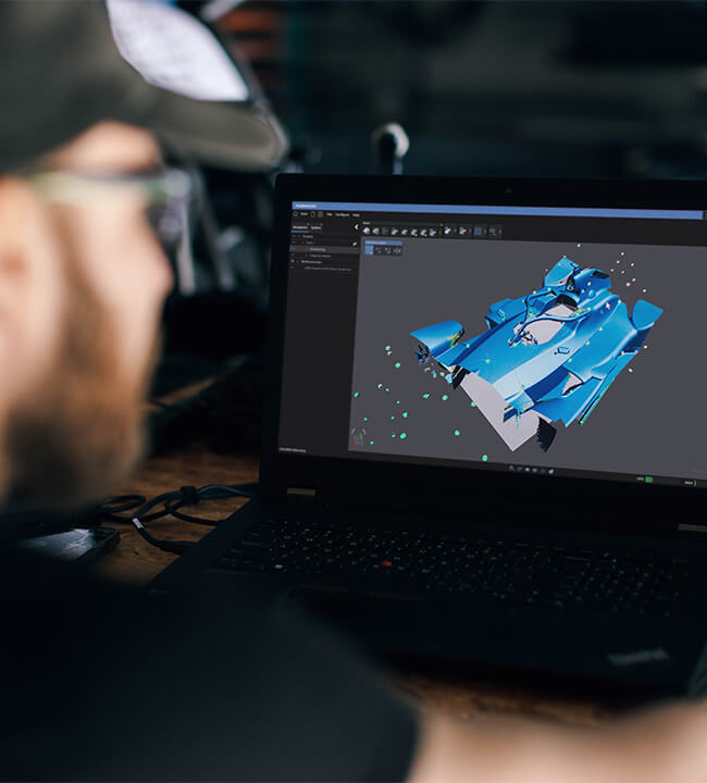 A man using Creaform software