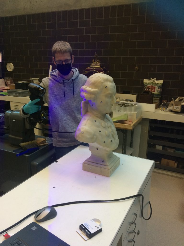 Jeanfavre using the handySCAN 3D BLACK to scan the bust of Ferdinand Berthoud in a workshop