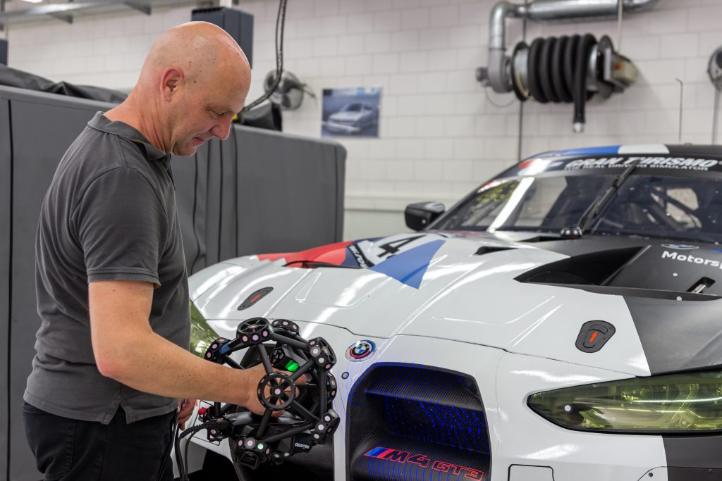 Medición completa del vehículo de un automóvil de carreras BMW GT3