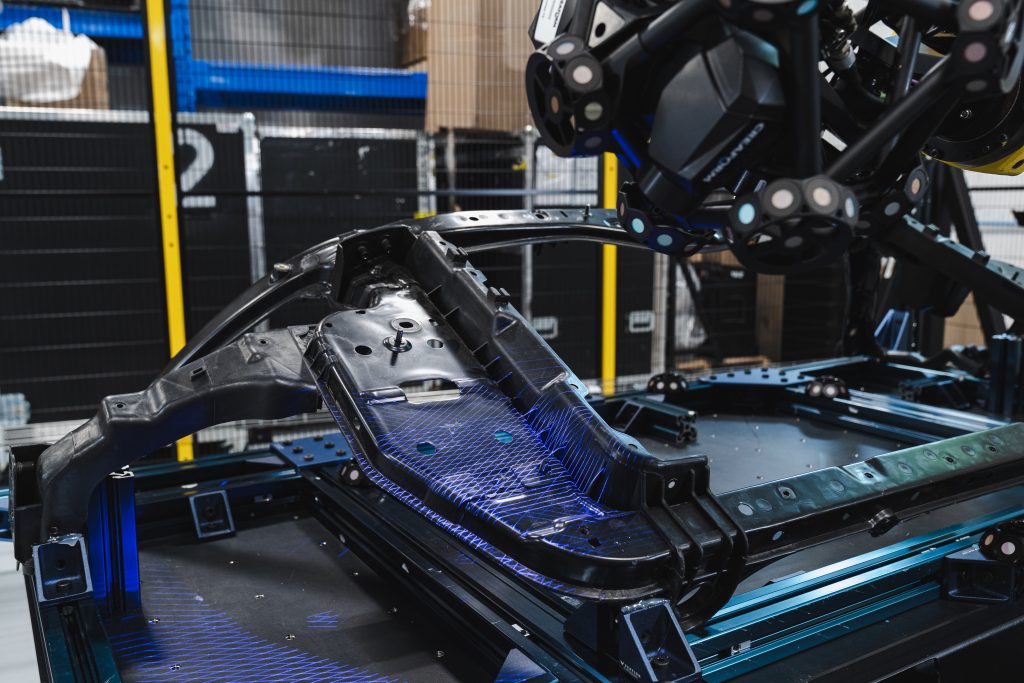 Robot mounted MetraSCAN 3D-R HD measuring a car chassis on production line